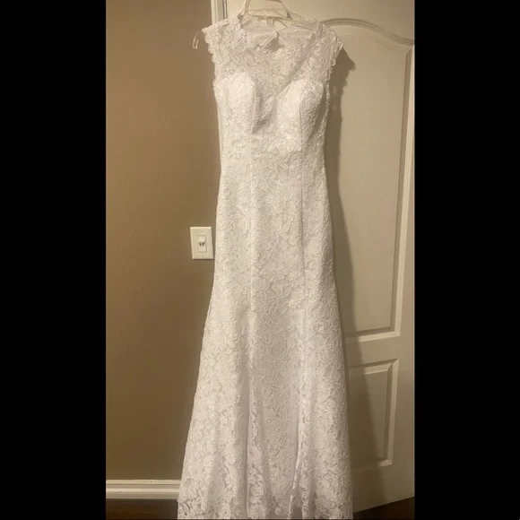 Wedding Dress- Brand New never worn lace fit and flare wedding dress - Picture 4 of 5